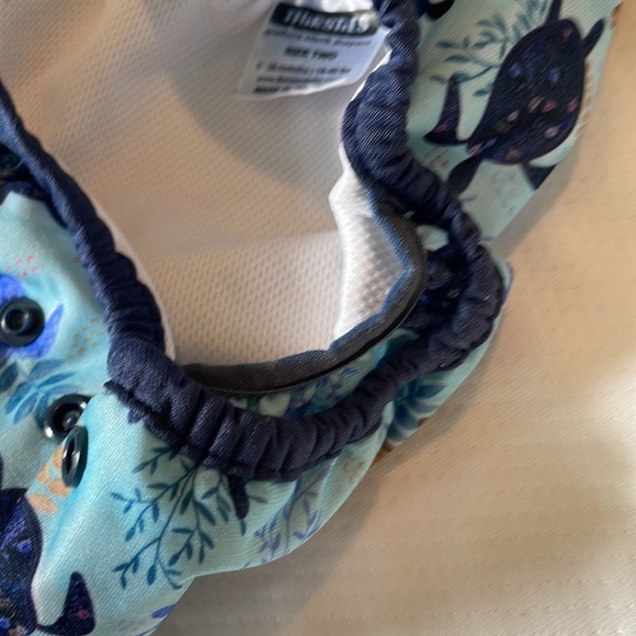 2 Thirsties swim diapers size 2 (9-36 month | 18-40 lbs) - Picture 9 of 12